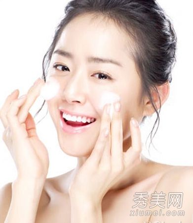 对于不同的皮肤类型，教你如何在春季和夏季清洁和去角质。