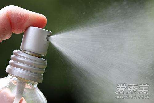 使用防晒霜时，你需要卸妆吗？我能在飞机上带防晒霜吗？