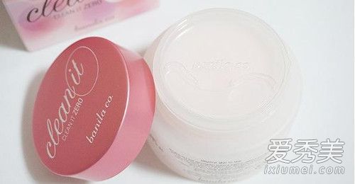 如何正确使用卸妆液？我可以每天使用卸妆液吗？