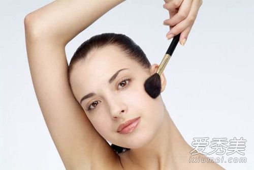 你不用洗脸就能化妆吗？当你不洗脸就化妆时会发生什么？