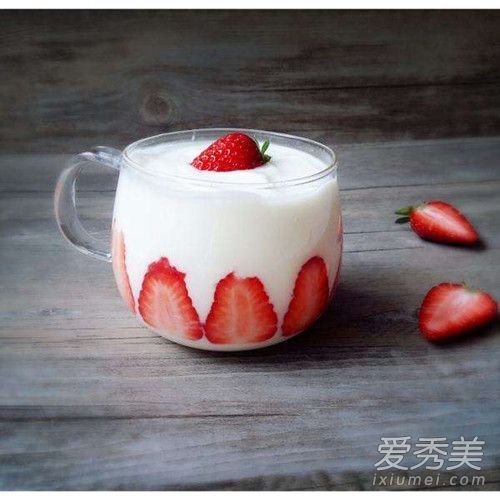 如何用过期酸奶制作面膜？用过期酸奶制作面膜时应该注意什么