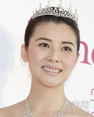 郑伊健3女友化妆PK蒙嘉慧硬妆赢