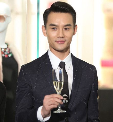 《小鲜肉》前15名展示美容化妆警示机