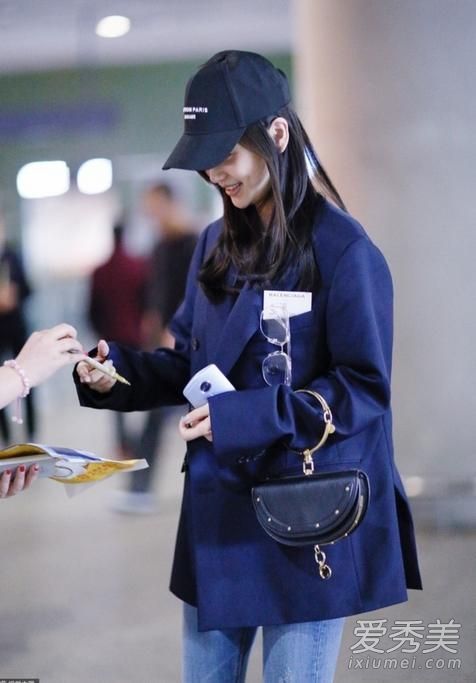 杨颖机场黑环包是什么品牌的?