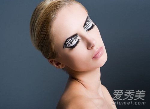 为什么脸上有坑洼的鼻子黑头毛孔粗大怎么办