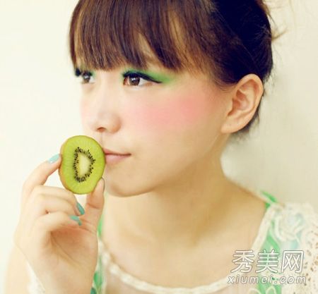 春末夏初的食疗美容推荐5种排毒养颜水果。