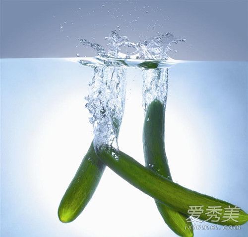 黄瓜水和玫瑰水哪个更好？黄瓜水适合什么皮肤类型？