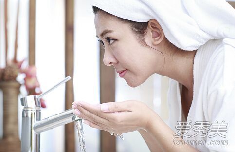 脸上的粉刺可以用硫磺肥皂洗吗