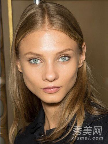 2013年化妆品流行趋势蓝色眼妆闪耀眼睛