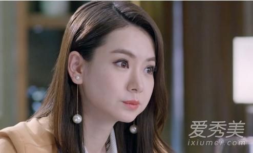 戚薇戴的是什么品牌的珍珠耳环?