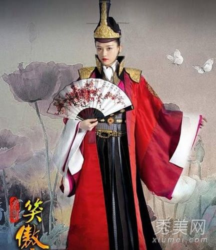 陈乔恩的女演员尹恩惠用男性化妆品震惊了聚光灯