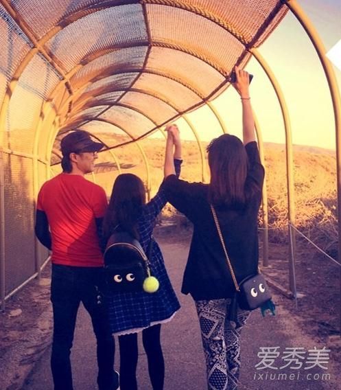 章子怡小苹果的同一个眼袋是什么品牌?