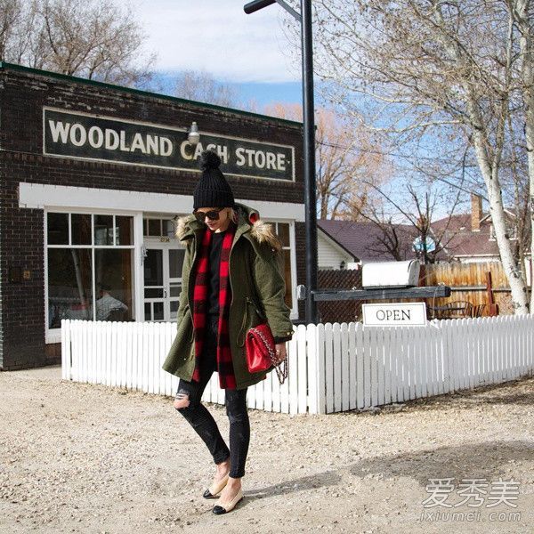 九件外套在秋天和冬天都很流行。你可以有一件外套。