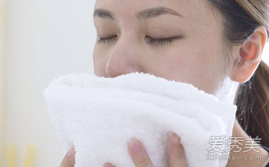 原来还没有卸干净！你必须这样做才能完全卸妆。