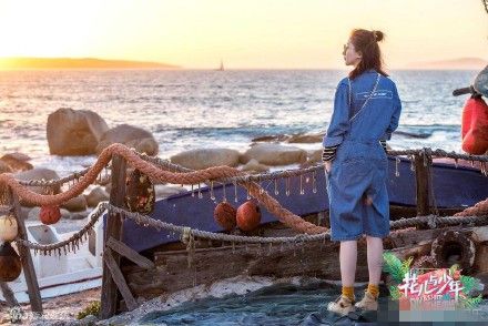 江淑英连体牛仔裤的品牌是什么?topshop是几年级?