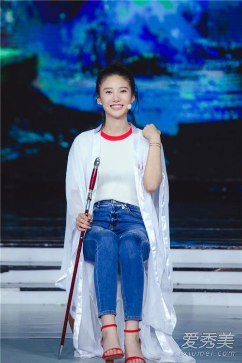 快乐大本营尤纳牛仔裤什么品牌?尤娜同款裤子的品牌介绍