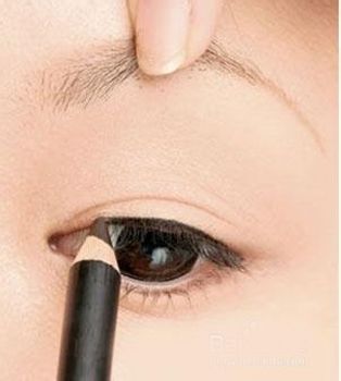 如何使用眼线眼线？