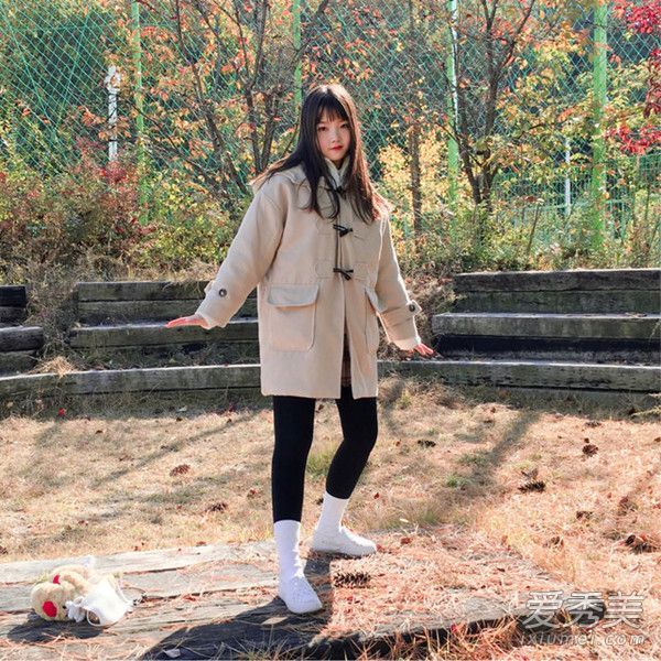 如果你想保持温暖和时尚,让牛角扣外套陪伴你度过这个冬天。