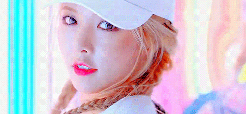 韩国女演员的皮肤好得可以掐出水来。这是在睡觉前做的。