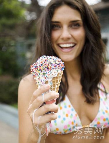 过量食用甜食很容易导致痤疮,12个健康风险应该得到警告。