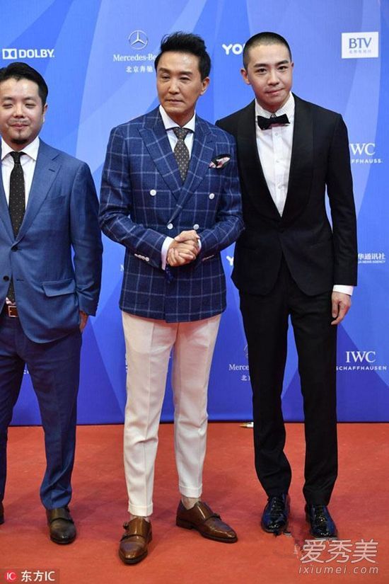 北影节的大康书记的同一套格子西装是什么牌子的?