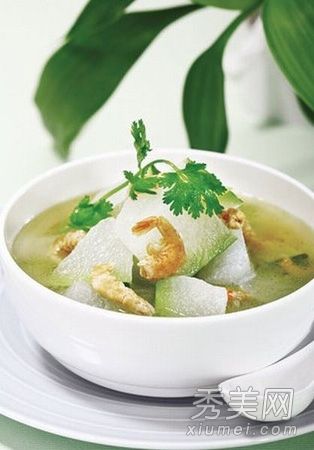 避免高盐和高糖食物，经常吃26种美容食品。