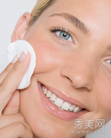 夏季保湿:避免过度使用爽肤水和面膜