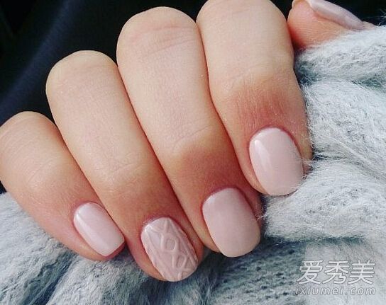 2015年冬季“毛衣”元素美甲图片