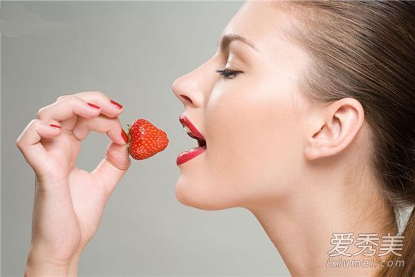 粉红色，温柔，红润，肌肉发达，气色不错！推荐四种含铁食物。