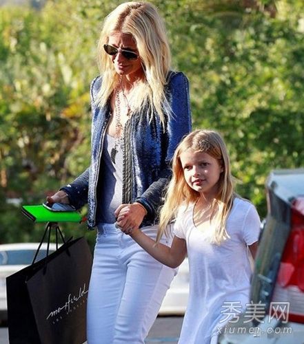 整形外科的年轻一代，年轻一代的明星，生来就有整形外科。