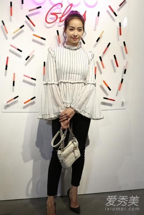 同一件白色条纹褶边衬衫在宋茜是什么牌子的?