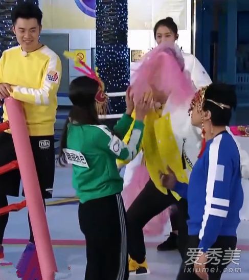 快跑,兄弟。迪丽热巴运动服是什么品牌?