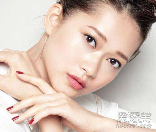 小心、平稳、手感好！如何选择面部去角质产品