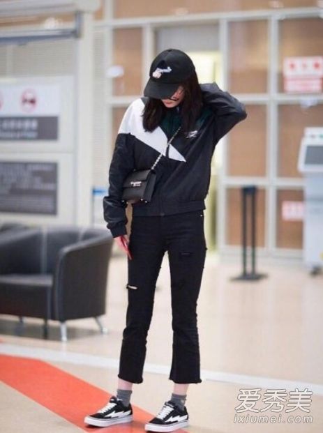 2017年杨幂的面包车是哪条杨幂街的闪电鞋