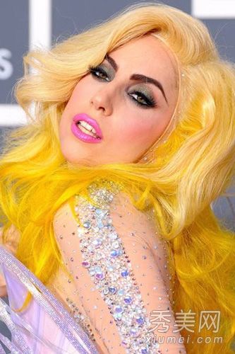 贝塞尔的千美元鸟粪脸和巩俐的“金丝”脸