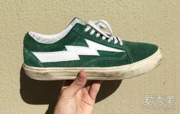 它们是什么牌子的闪电鞋？它们多少钱？