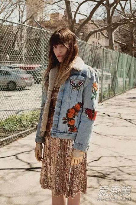 大家同意不要再剁手了，但是这件绣花牛仔夹克太漂亮了。