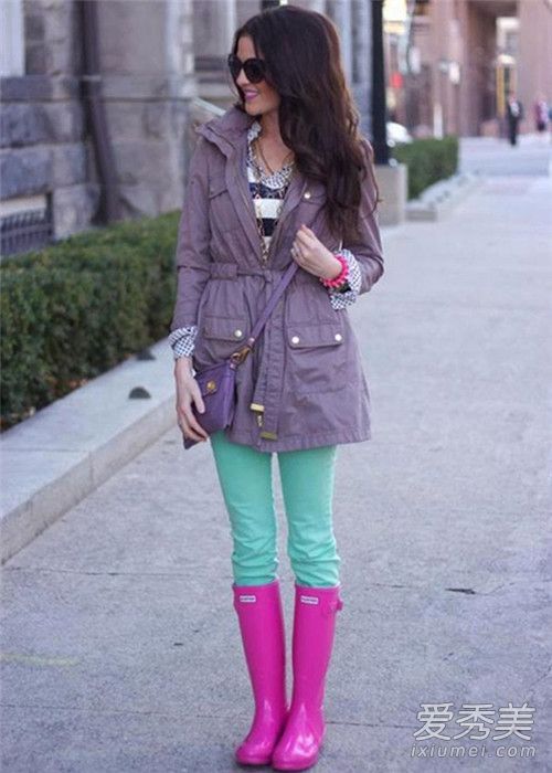 雨天穿低跟、中跟和高跟靴子既时尚又苗条。