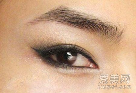 韩式小烟熏妆单眼皮上的双眼皮画