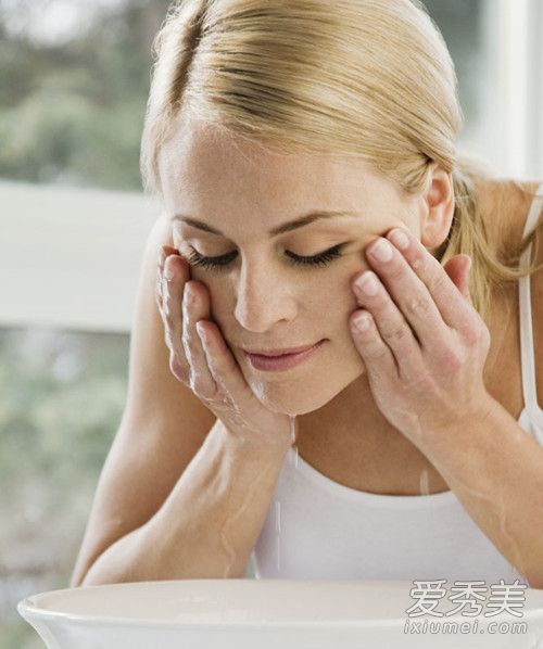 冬天皮肤保养后你还会觉得干燥吗？从第一步开始洗脸可能是错误的。