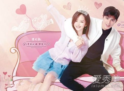 李燕夏天穿的粉色外套是什么牌子的?