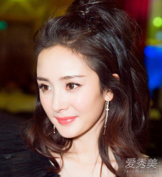 难道没有人认为杨幂的脸已经垮了吗？女演员无法逃脱的整形手术的后遗症。