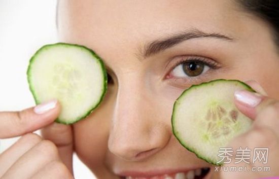 当皮肤在炎热的天气里吸收不良时，如何在夏天保护皮肤？