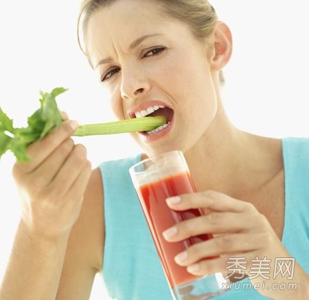 番茄汁黄瓜粥“吃”掉斑点