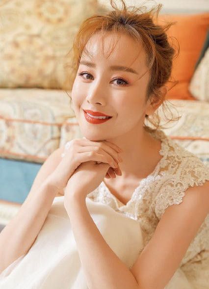 柠檬的婚纱肖像再次成为整容上瘾完全不被承认