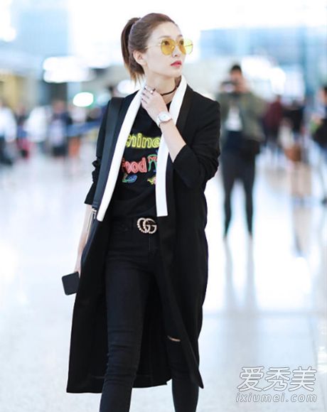 姜淑英机场自拍的太阳镜是什么牌子的?