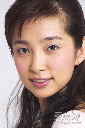 六颗星星变成锥形面的女明星与整形外科和骨切割的比较研究