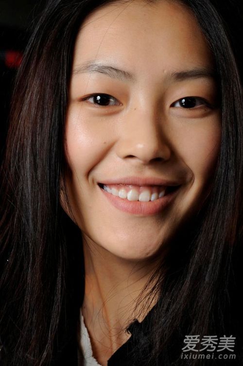 今天向天使学习，像这样吃饭，明天我会炫耀