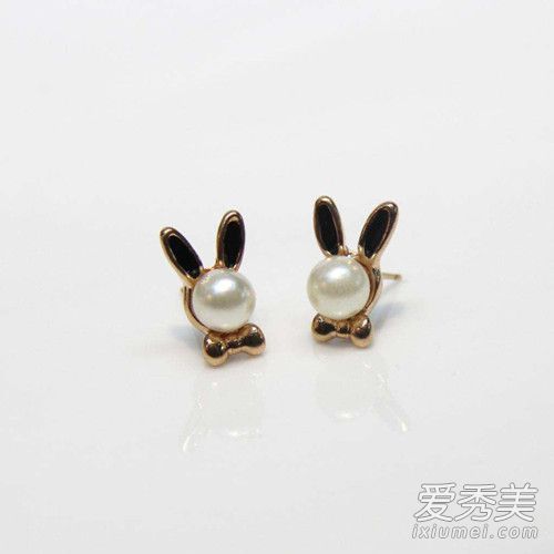 短发的耳环看起来怎么样?什么耳环适合短发?