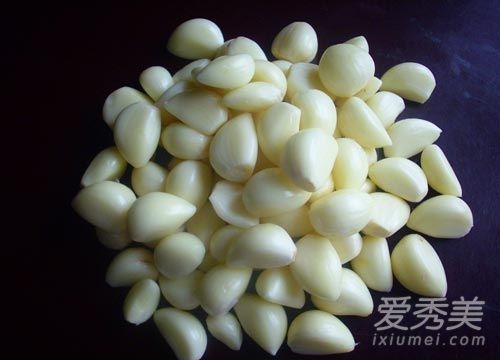 大蒜不能抵御吸血鬼,但它能让你的皮肤像吸血鬼一样白。